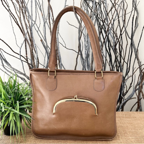 Dorcelle Handbags - Dorcelle Vintage Tan Kiss Lock Shoulder Bag